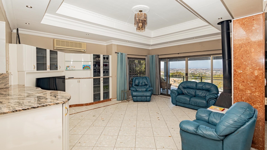 7 Bedroom Property for Sale in Plattekloof Western Cape